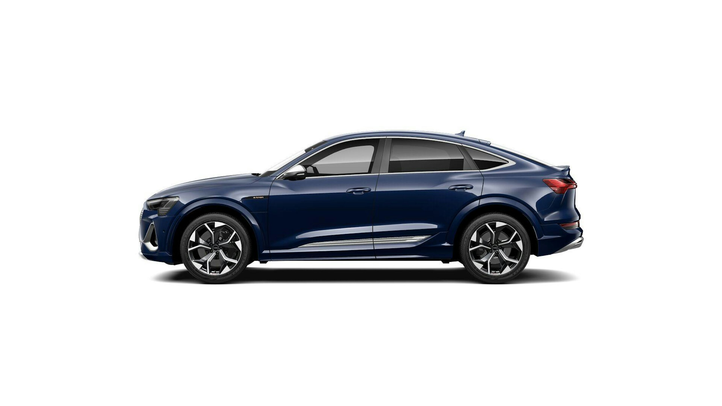 sininen Audi e-tron 2022 kuva 3.