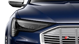 sininen Audi e-tron 2022 kuva 6.