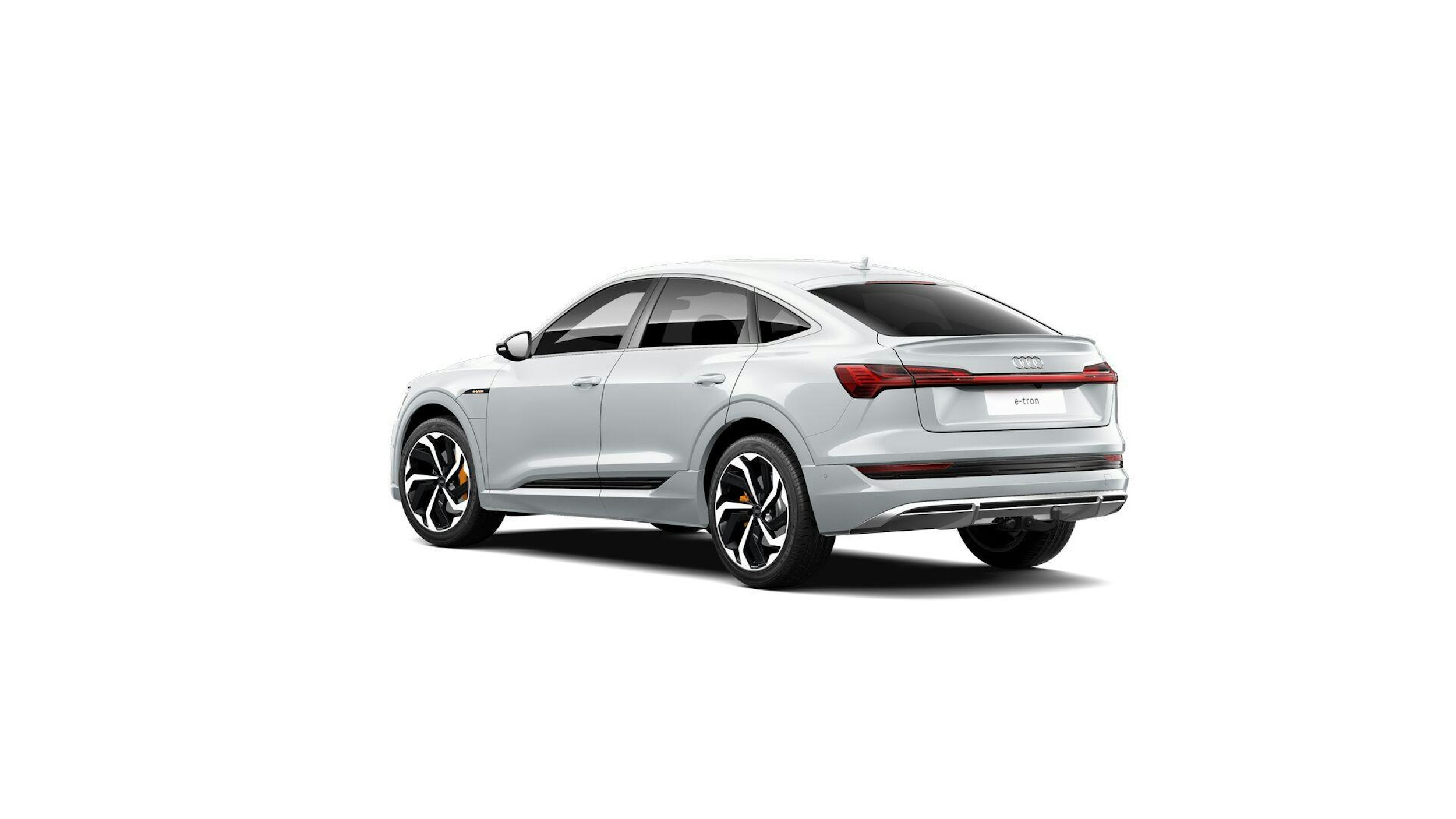 valkoinen Audi e-tron 2022 kuva 2.