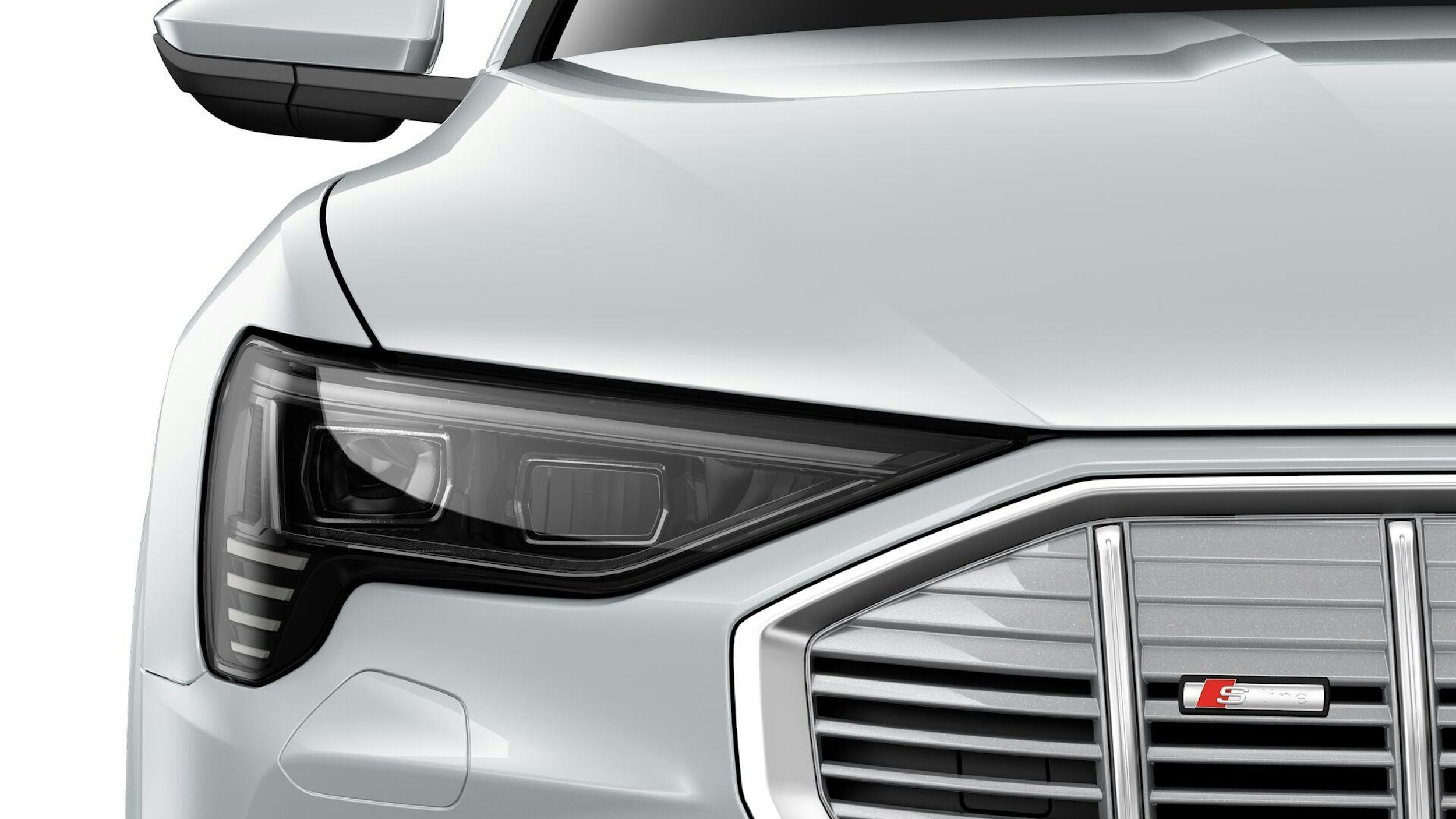 valkoinen Audi e-tron 2022 kuva 6.