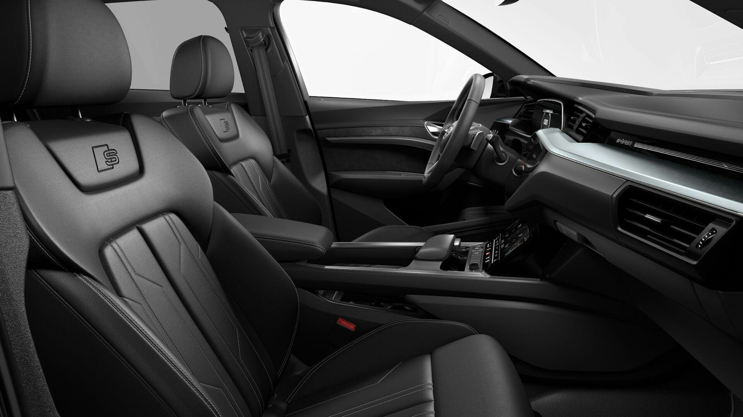 musta Audi e-tron 2022 kuva 7.