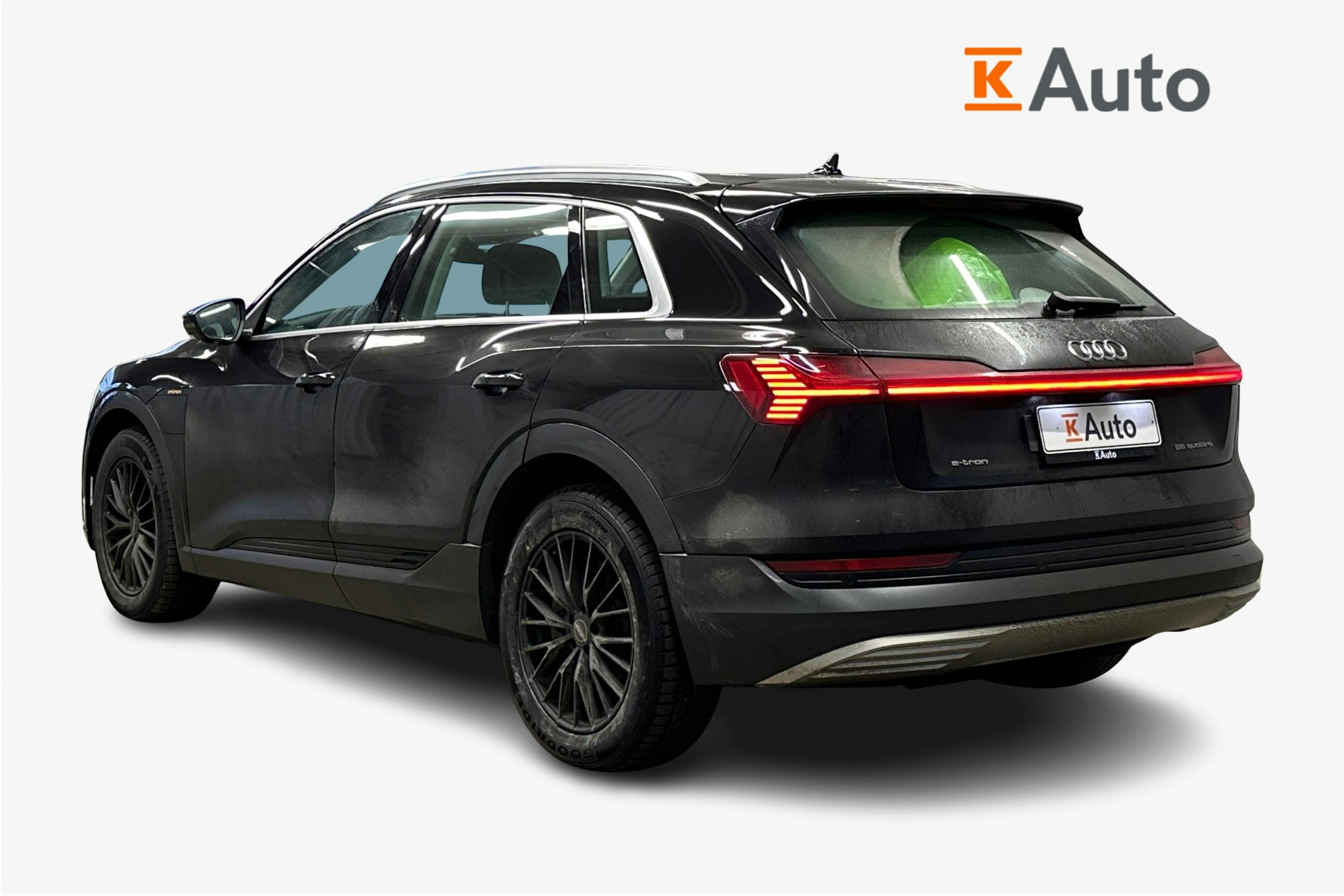 musta Audi e-tron 2022 kuva 2.