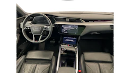 met. valkoinen Audi e-tron 2022 kuva 6.