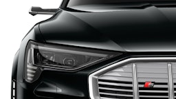 musta Audi e-tron 2022 kuva 6.