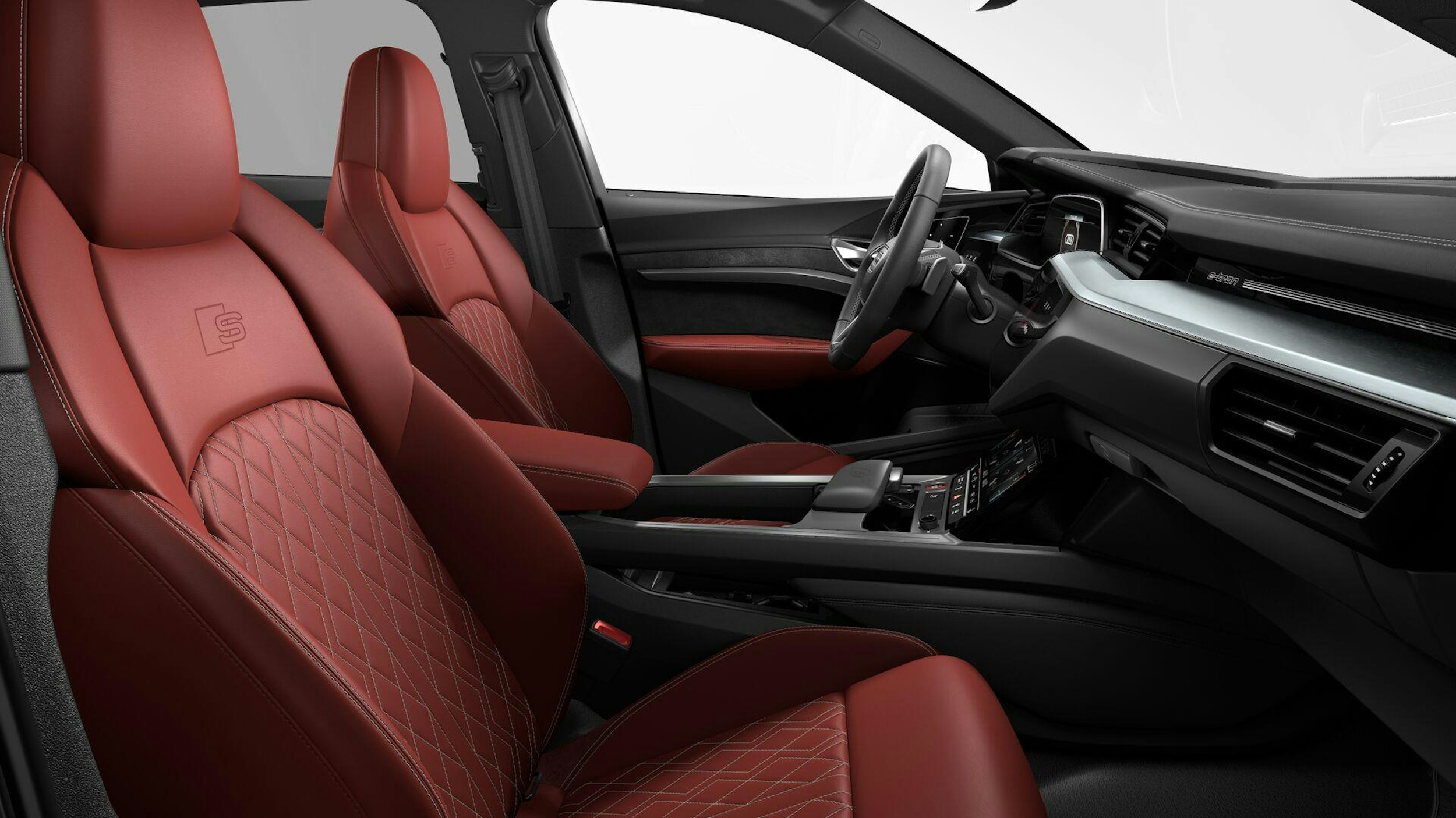 musta Audi e-tron 2022 kuva 7.