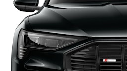 musta Audi e-tron 2022 kuva 6.