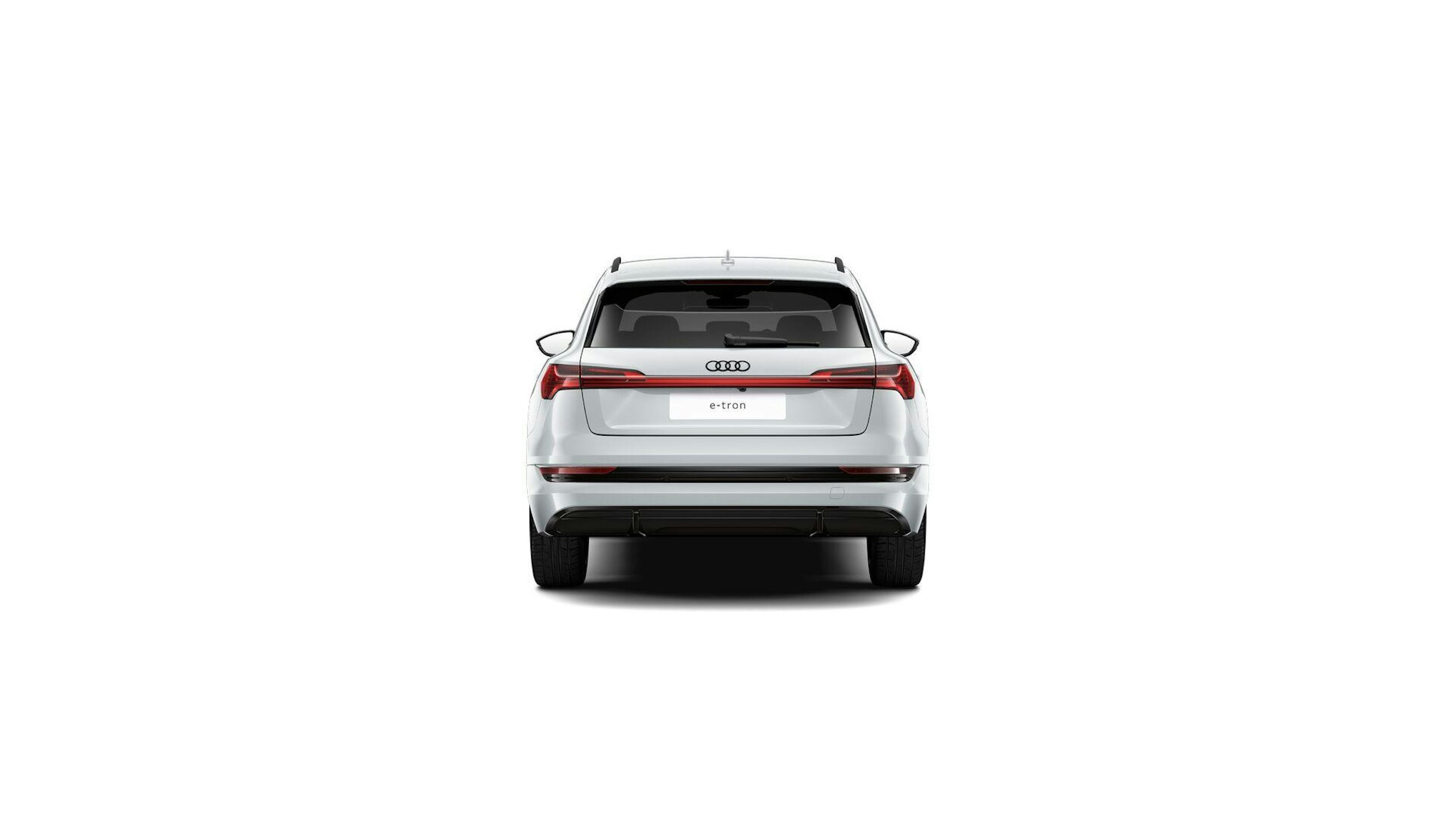 valkoinen Audi e-tron 2022 kuva 4.