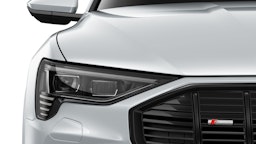 valkoinen Audi e-tron 2022 kuva 6.