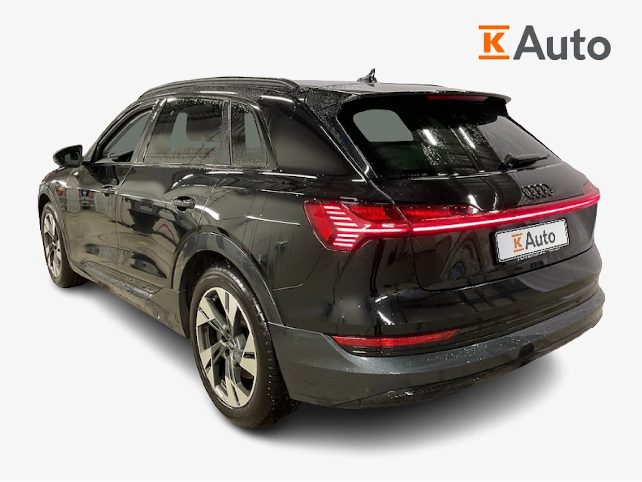 musta Audi e-tron 2022 kuva 3.