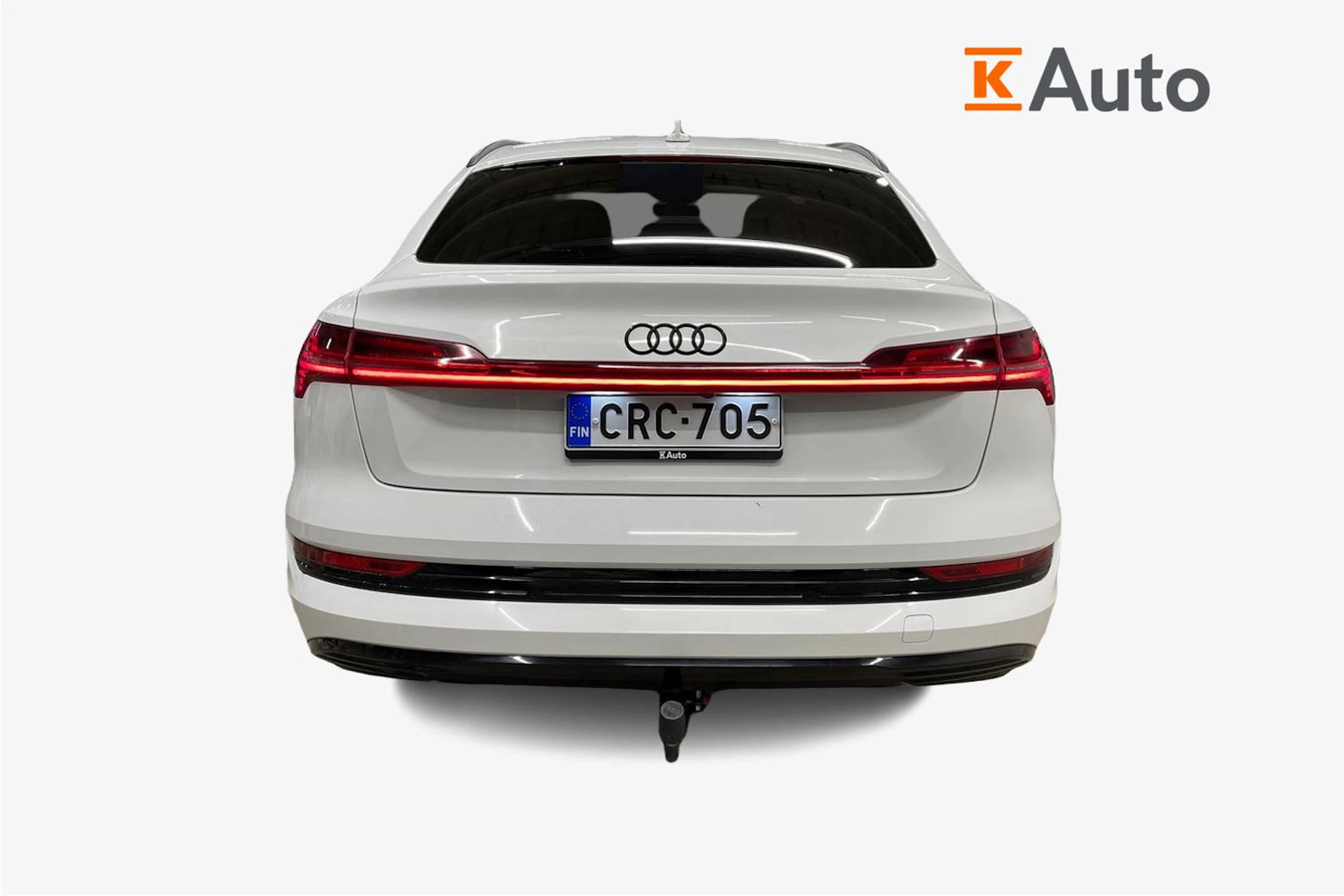 Valkoinen Audi e-tron 2022 kuva 4.