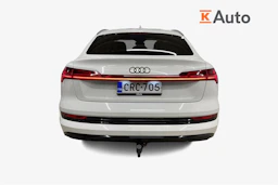Valkoinen Audi e-tron 2022 kuva 4.