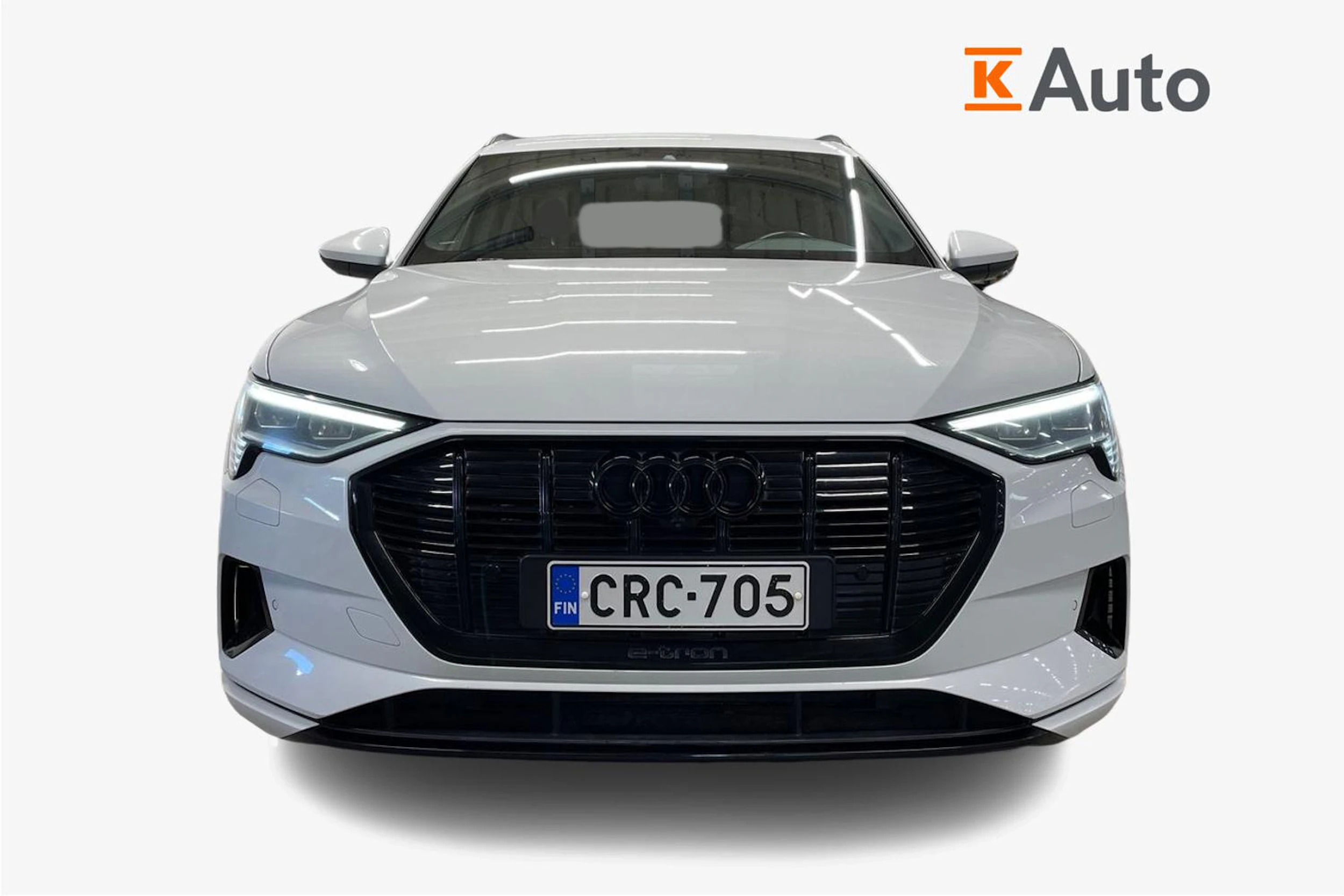 Valkoinen Audi e-tron 2022 kuva 5.