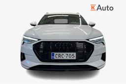 Valkoinen Audi e-tron 2022 kuva 5.