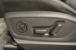 Valkoinen Audi e-tron 2022 kuva 31.