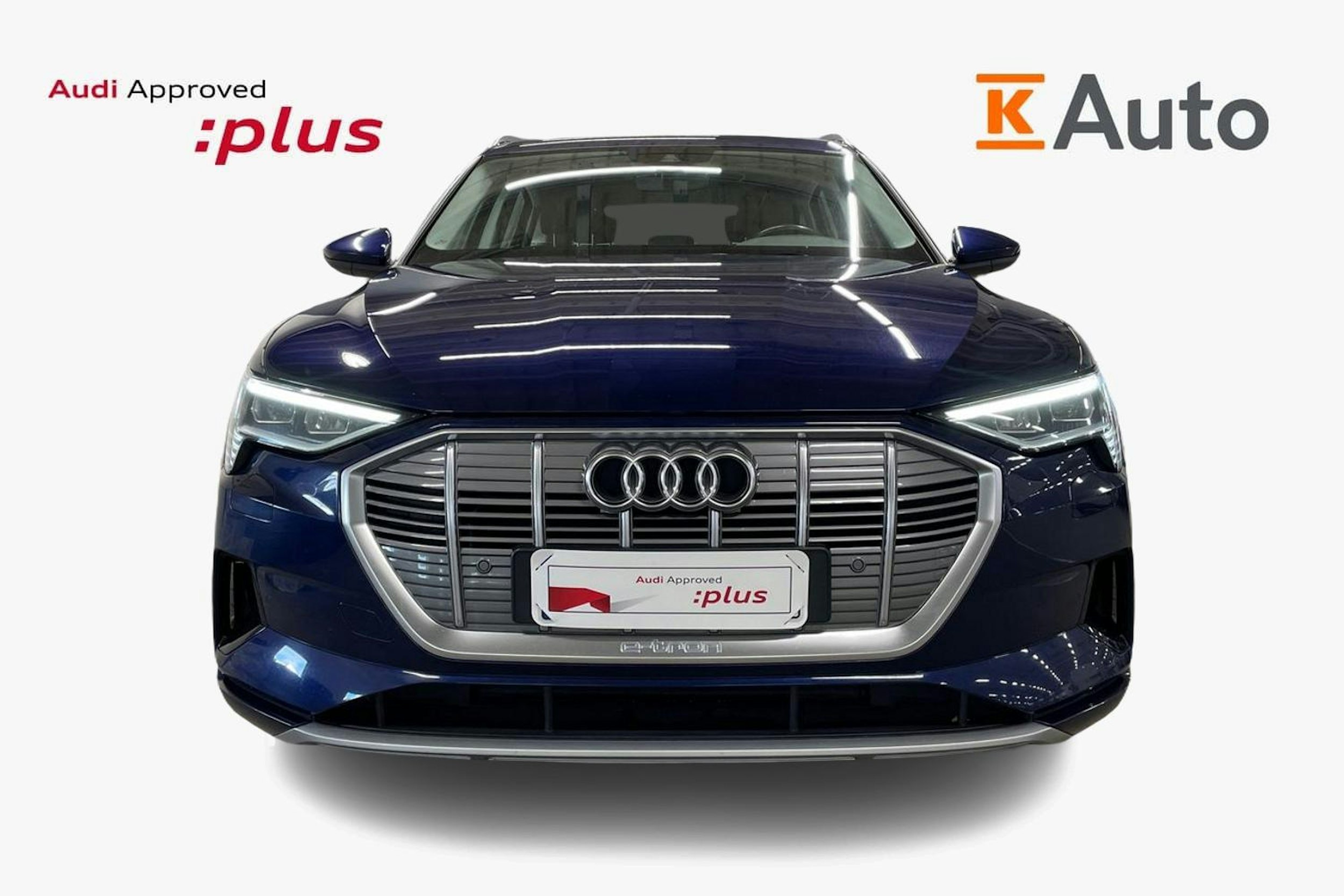 Sininen Audi e-tron 2022 kuva 4.