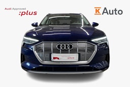 Sininen Audi e-tron 2022 kuva 4.