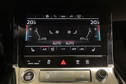 Sininen Audi e-tron 2022 kuva 21.