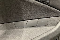 Sininen Audi e-tron 2022 kuva 26.