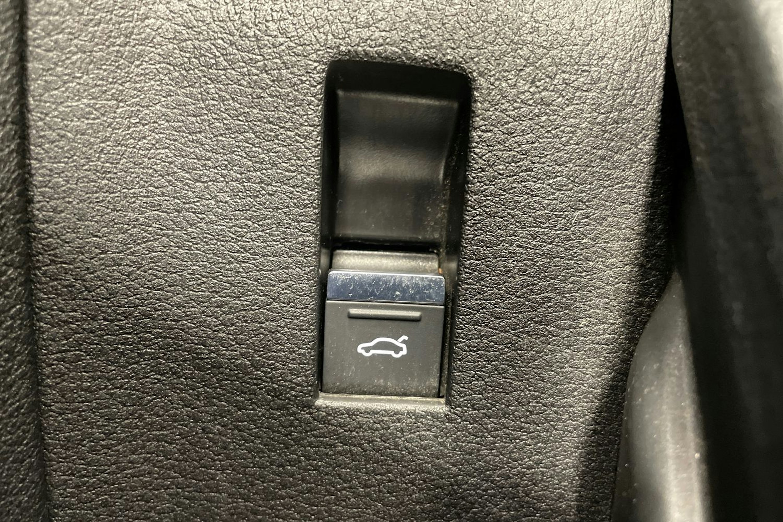 Sininen Audi e-tron 2022 kuva 27.