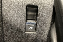 Sininen Audi e-tron 2022 kuva 27.