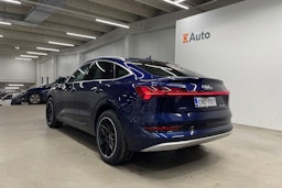 Sininen Audi e-tron 2022 kuva 39.