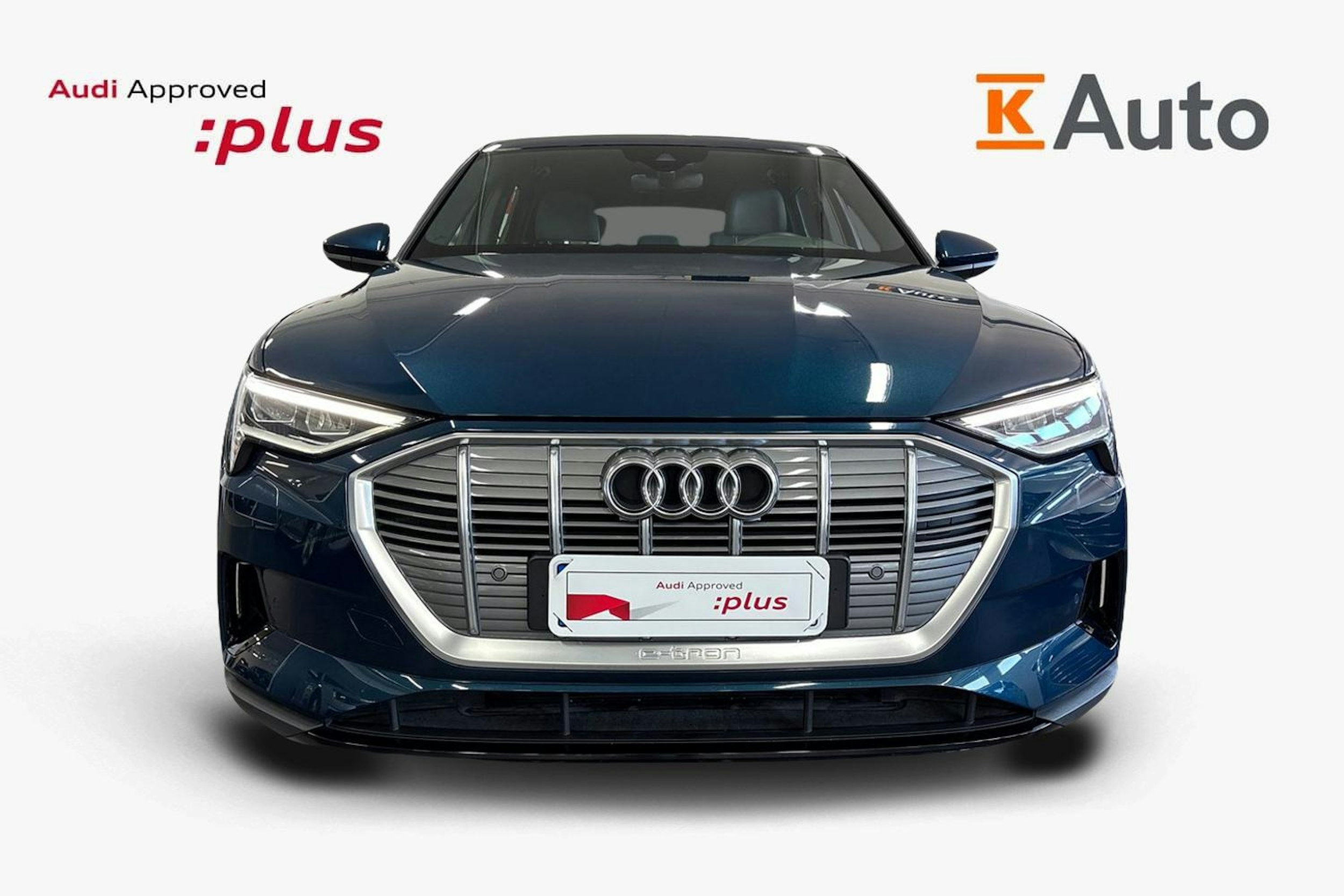 sininen Audi e-tron 2022 kuva 5.