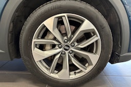 sininen Audi e-tron 2022 kuva 12.