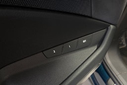 sininen Audi e-tron 2022 kuva 16.