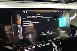 sininen Audi e-tron 2022 kuva 23.