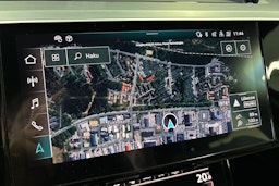 sininen Audi e-tron 2022 kuva 24.