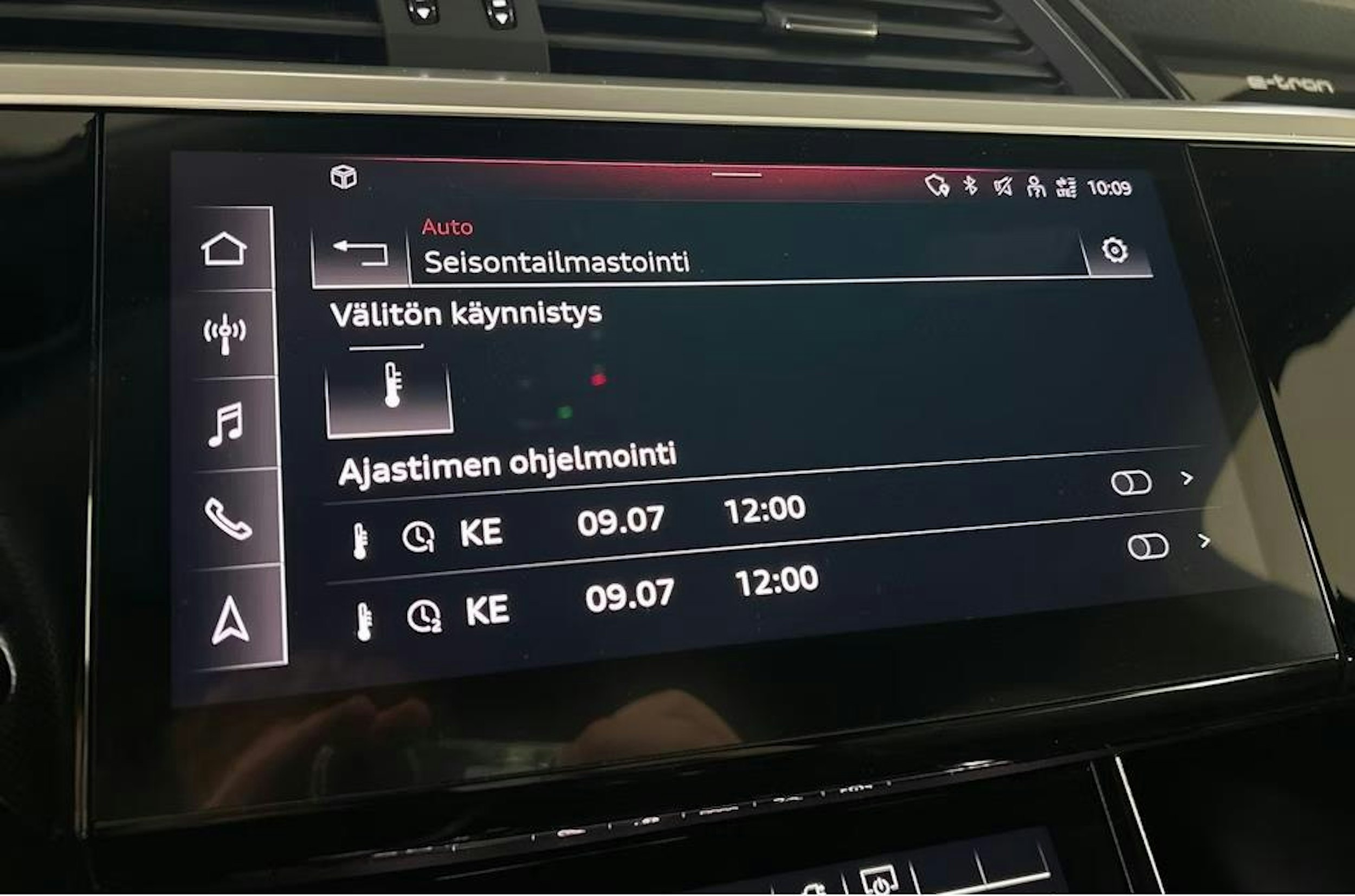 sininen Audi e-tron 2022 kuva 28.
