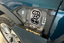 sininen Audi e-tron 2022 kuva 33.