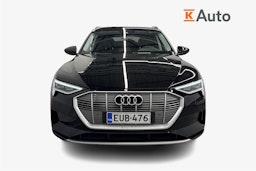 musta Audi e-tron 2022 kuva 5.