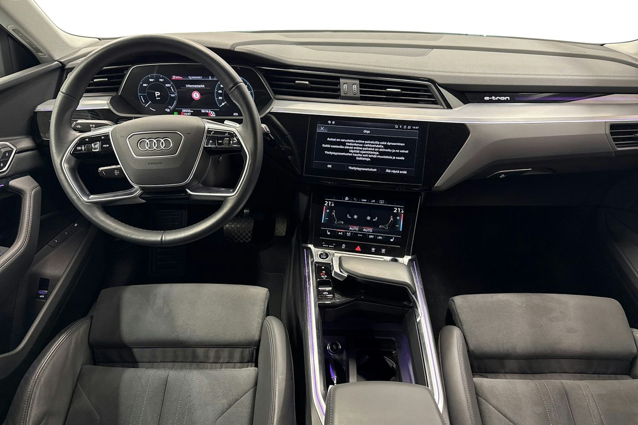 musta Audi e-tron 2022 kuva 9.