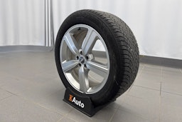 musta Audi e-tron 2022 kuva 13.