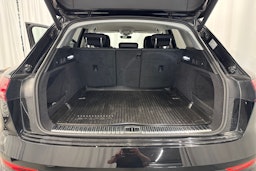 musta Audi e-tron 2022 kuva 14.