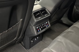 musta Audi e-tron 2022 kuva 17.