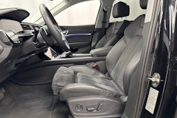 musta Audi e-tron 2022 kuva 18.