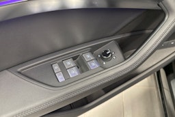 musta Audi e-tron 2022 kuva 19.