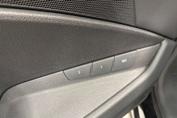 musta Audi e-tron 2022 kuva 20.