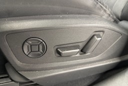 musta Audi e-tron 2022 kuva 21.