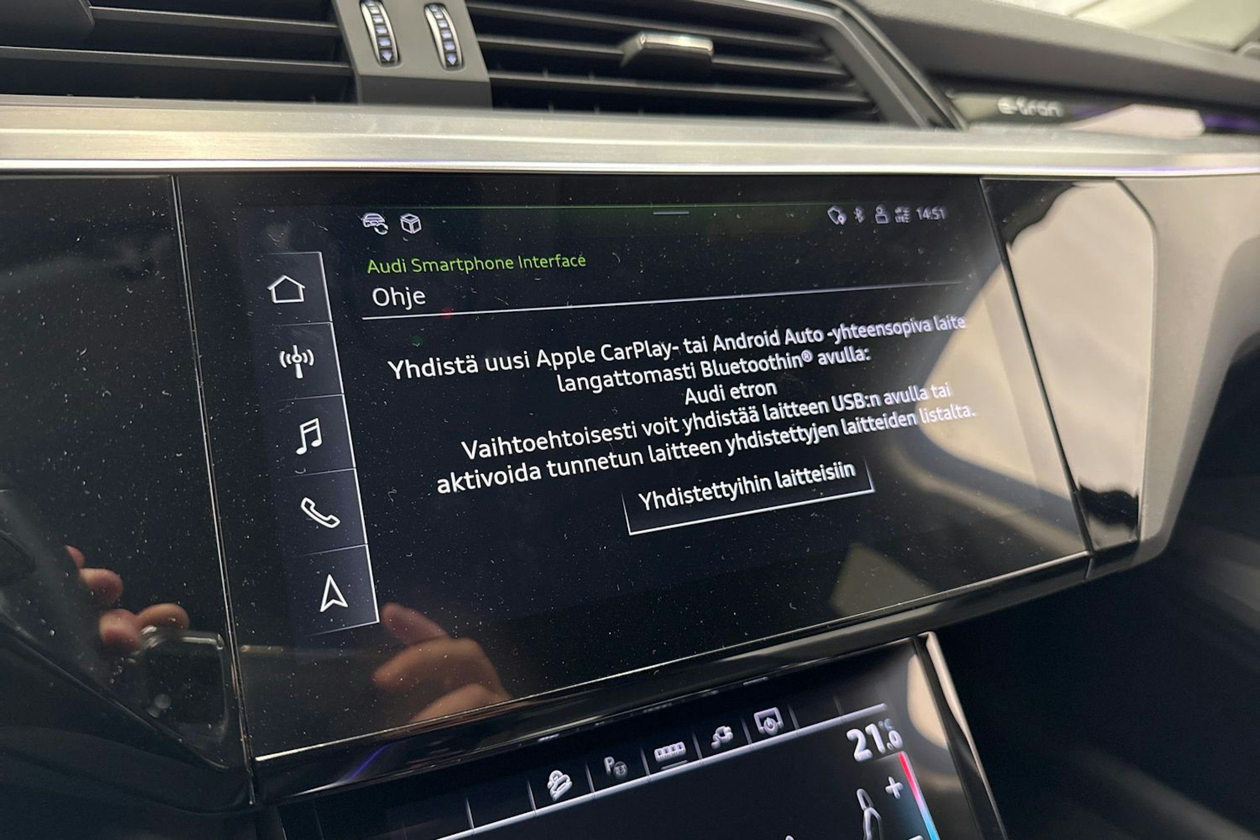 musta Audi e-tron 2022 kuva 27.