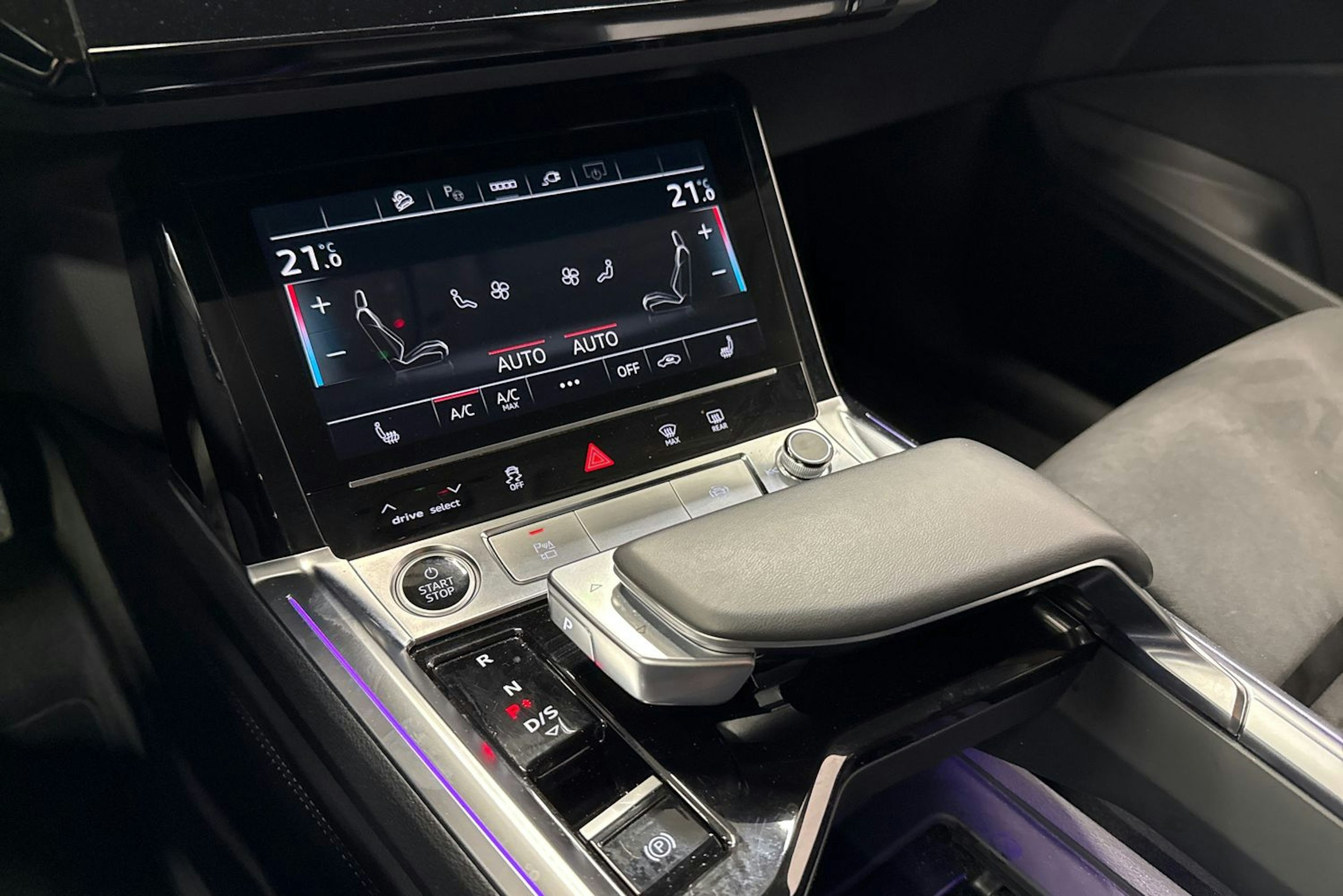 musta Audi e-tron 2022 kuva 30.