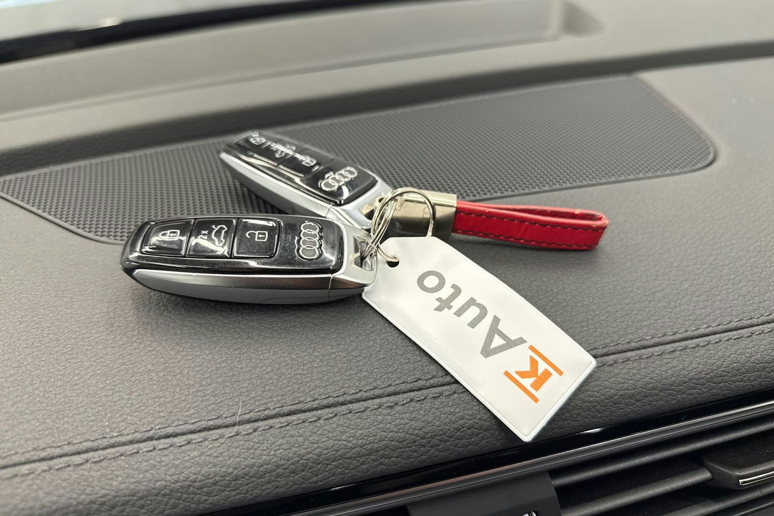 musta Audi e-tron 2022 kuva 32.