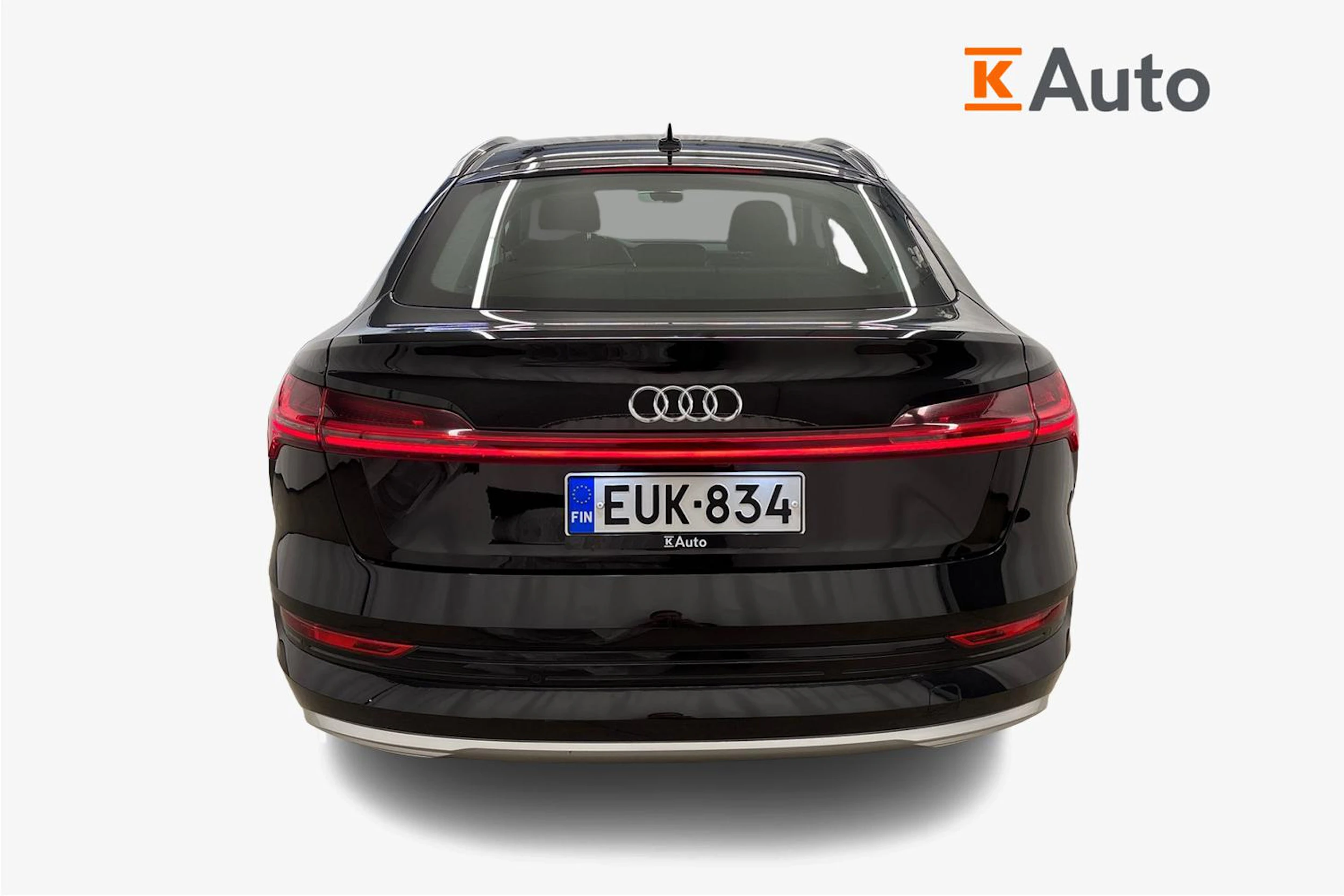 musta Audi e-tron 2022 kuva 4.
