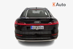 musta Audi e-tron 2022 kuva 4.