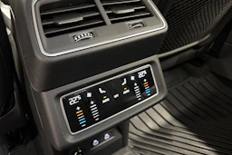 musta Audi e-tron 2022 kuva 21.