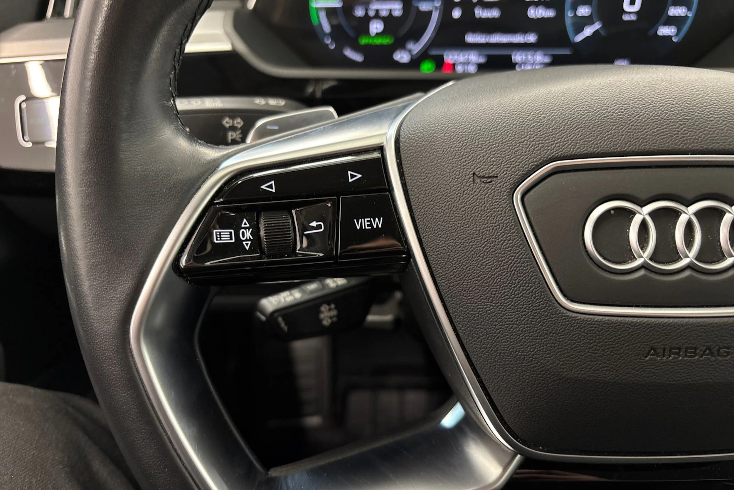 musta Audi e-tron 2022 kuva 25.
