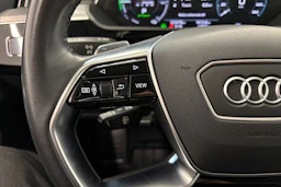 musta Audi e-tron 2022 kuva 25.