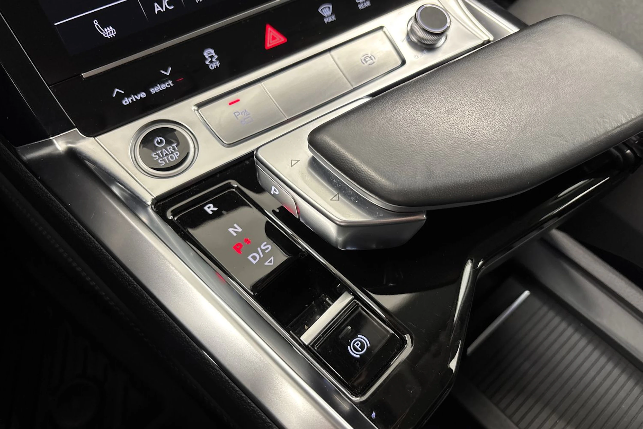 musta Audi e-tron 2022 kuva 31.